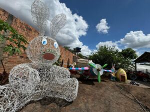 Decoração da Horta Comunitária leva alegria para as famílias beneficiadas pelo projeto IMG 20240327 WA2166