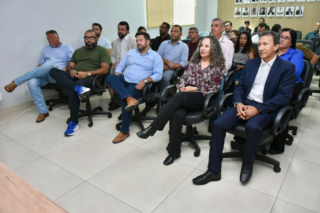 Prefeita Josi Nunes recebe representante da Facchini e anuncia início de investimentos da empresa em Gurupi Prefeita Josi Nunes recebe representante da Facchini em Gurupi 1