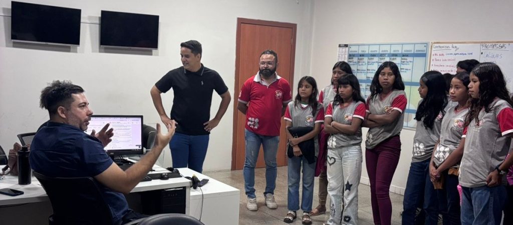 10 Estudantes de Tocantinia conhecem os bastidores da comunicacao e da producao de livros em Palmas