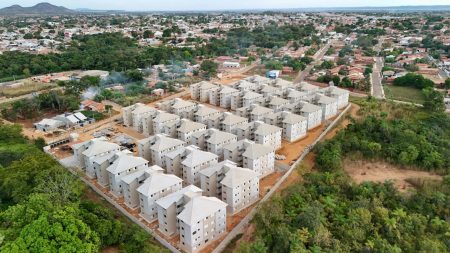 Empreendimentos habitacionais Parque dos Ipes I II e III localizados no setor Santa Fe